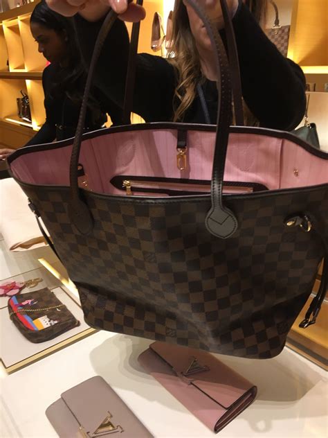 louis vuitton neverfull bag inside